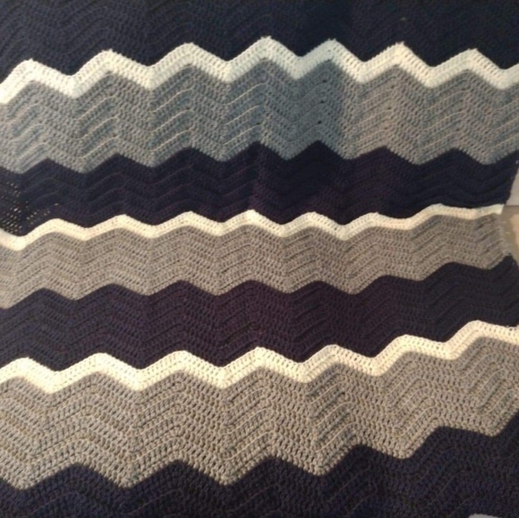 Crochet blanket beanie and booties - Picture 3 of 6